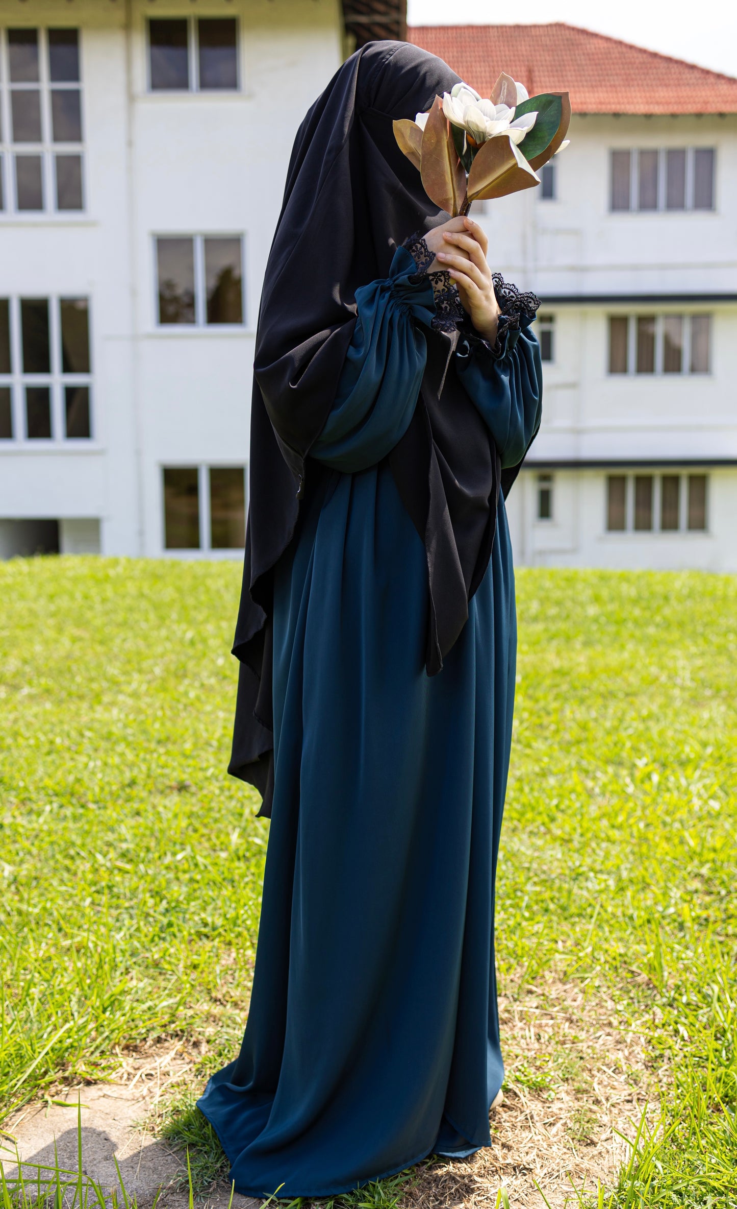 LIYANA LACE ABAYA