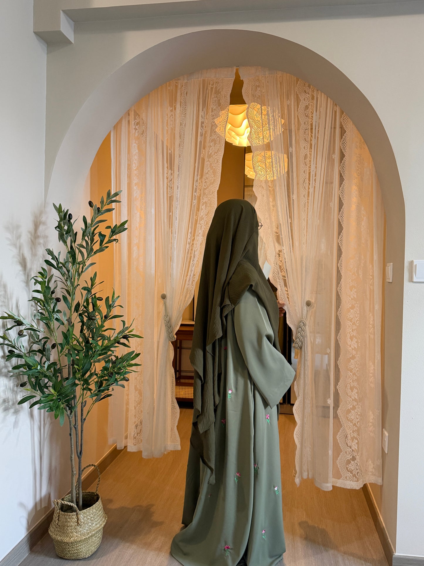 ZAHRA ABAYA PLAIN SLEEVES